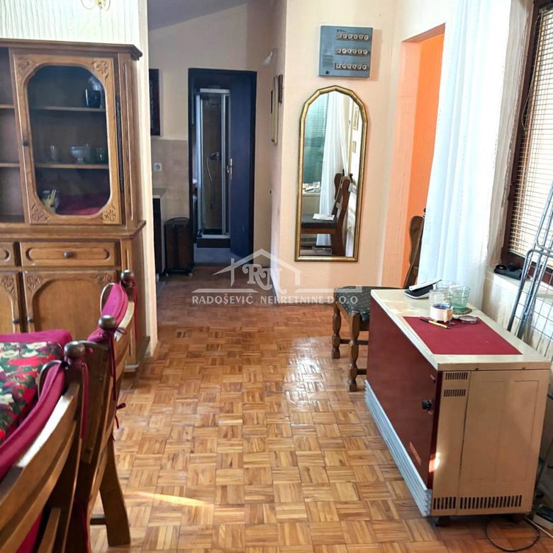 Trosoban stan na prodaju, Petlovo Brdo, Beograd, 88m², 126.000 €
