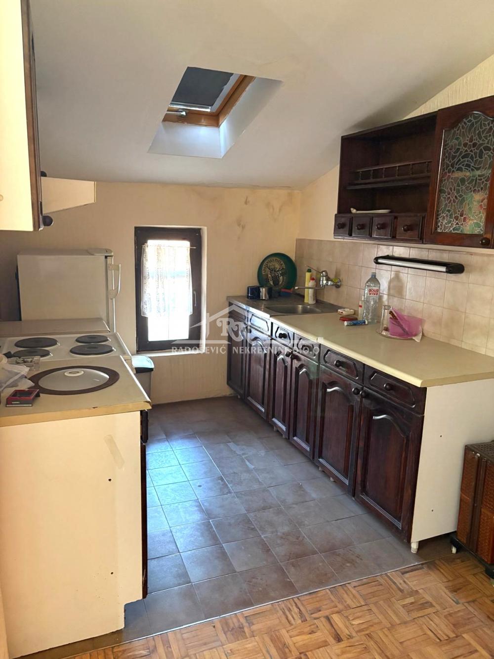 220001603-8-20260204122805 Trosoban stan na prodaju, Petlovo Brdo, Beograd, 88m², 126.000 €