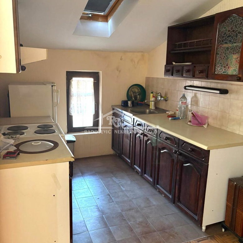 Trosoban stan na prodaju, Petlovo Brdo, Beograd, 88m², 126.000 €