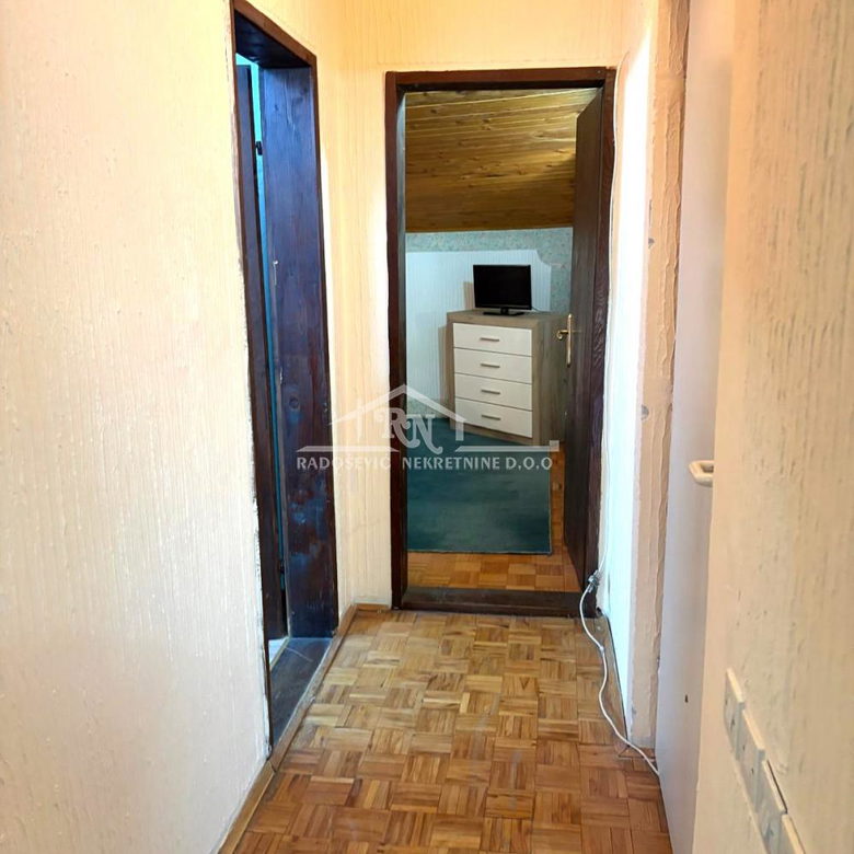 Trosoban stan na prodaju, Petlovo Brdo, Beograd, 88m², 126.000 €
