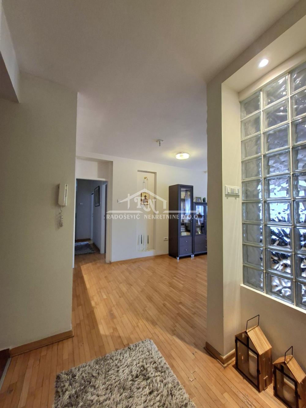 220001643-11-20260420164332 Trosoban stan na prodaju, Banjica, Beograd, 77m², 235.000 €