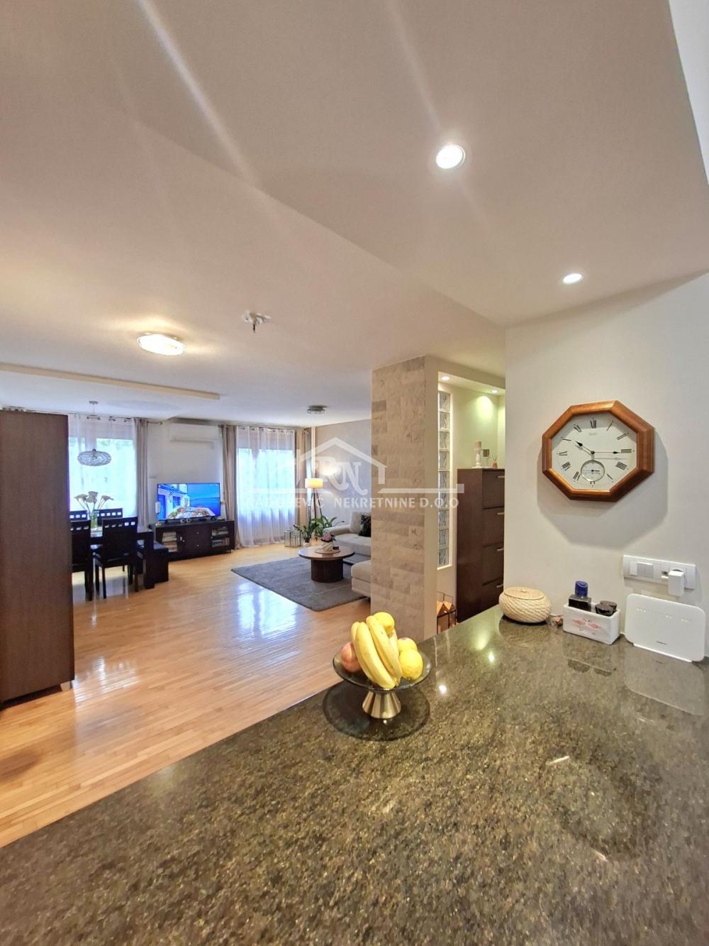 220001643-4-20260420164314 Trosoban stan na prodaju, Banjica, Beograd, 77m², 235.000 €