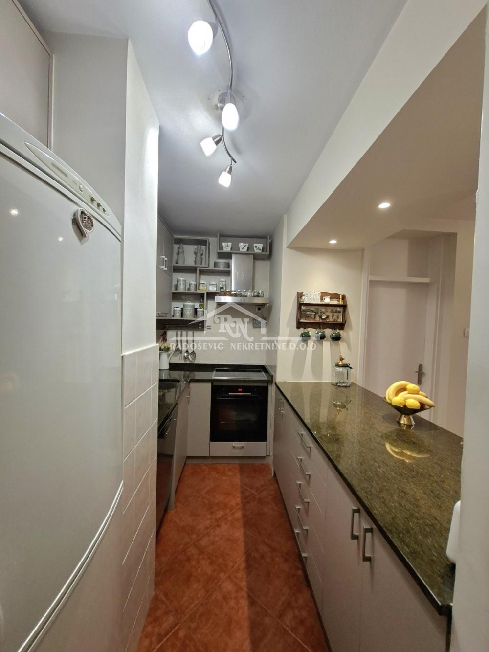 220001643-5-20260420164316 Trosoban stan na prodaju, Banjica, Beograd, 77m², 235.000 €