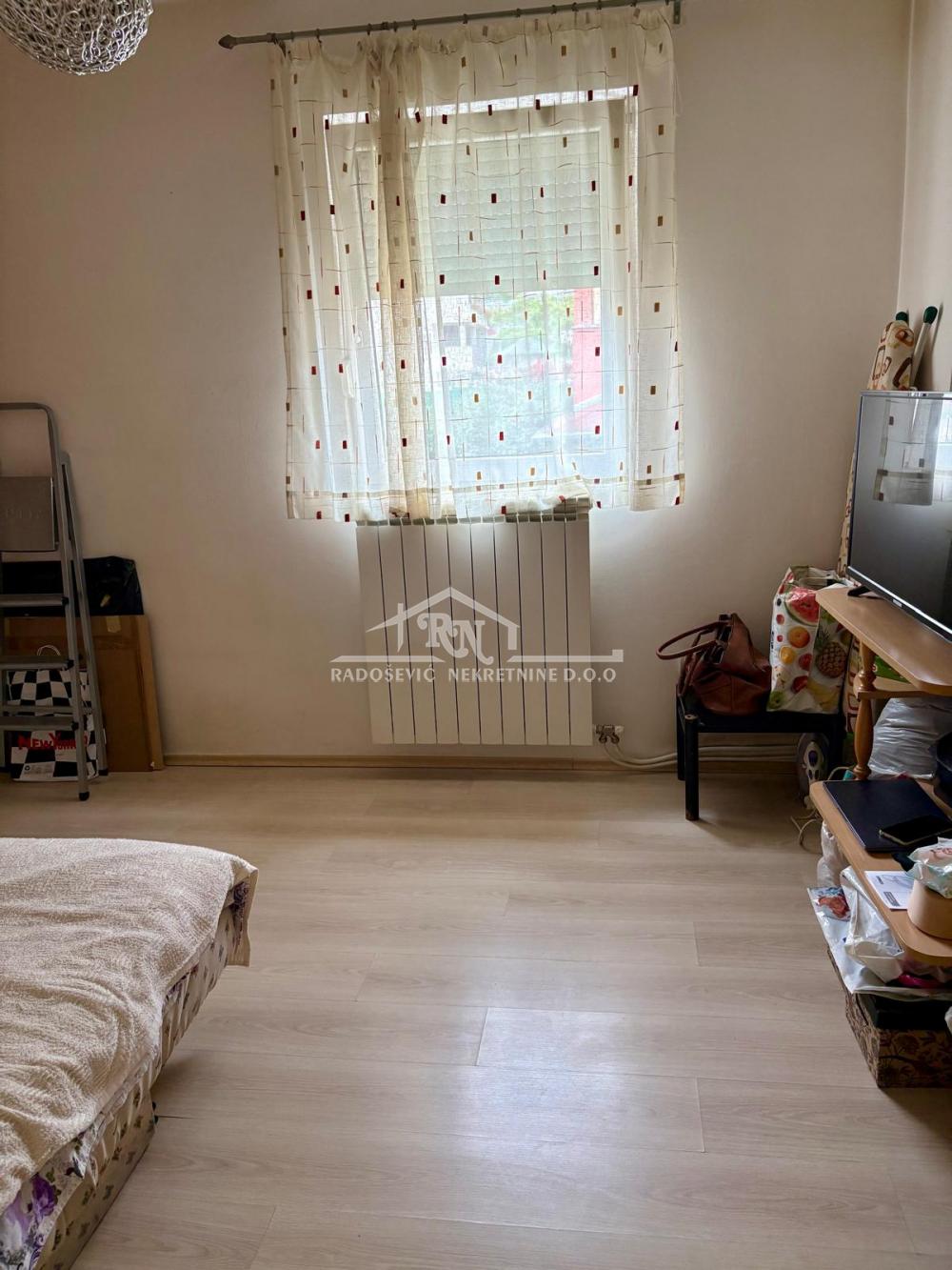 Četvorosoban stan na prodaju, Petlovo Brdo, Beograd, 89m², 170.000 €