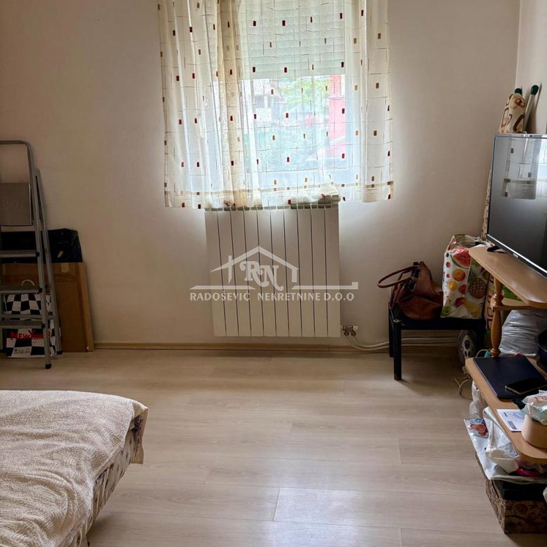 Četvorosoban stan na prodaju, Petlovo Brdo, Beograd, 89m², 170.000 €
