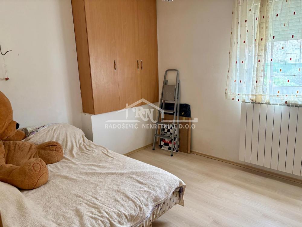 Četvorosoban stan na prodaju, Petlovo Brdo, Beograd, 89m², 170.000 €