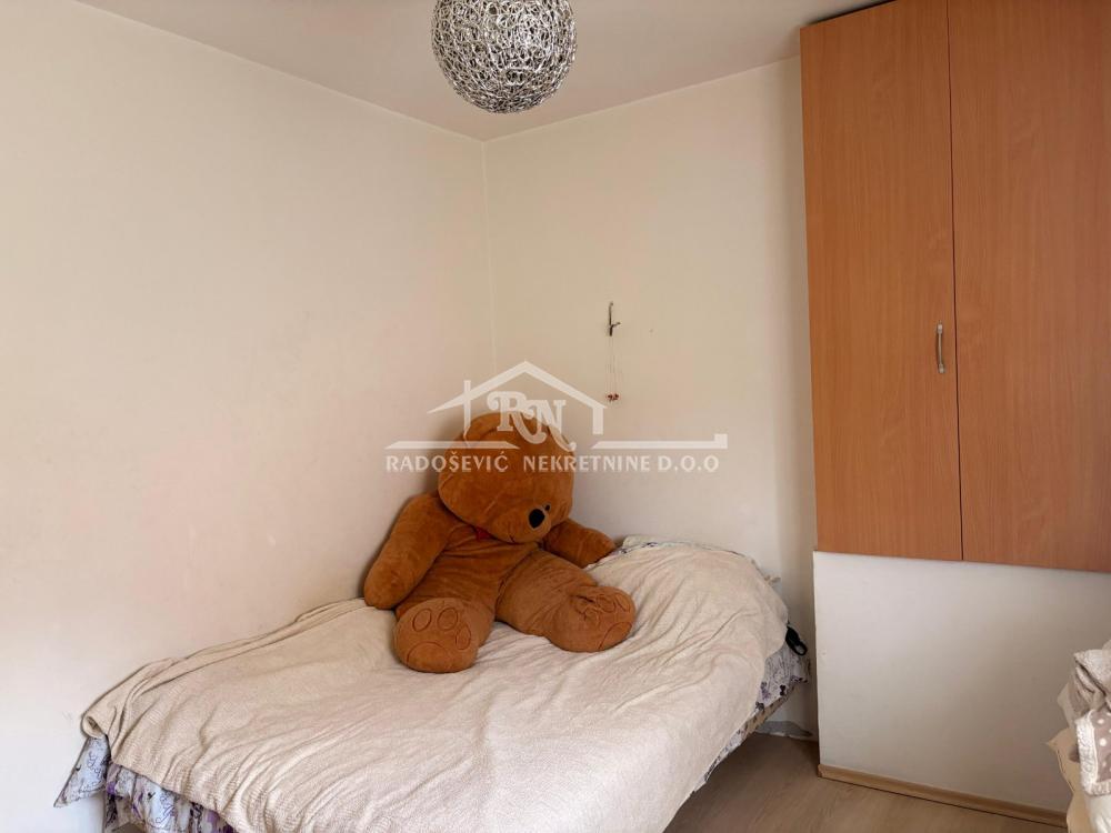 Četvorosoban stan na prodaju, Petlovo Brdo, Beograd, 89m², 170.000 €