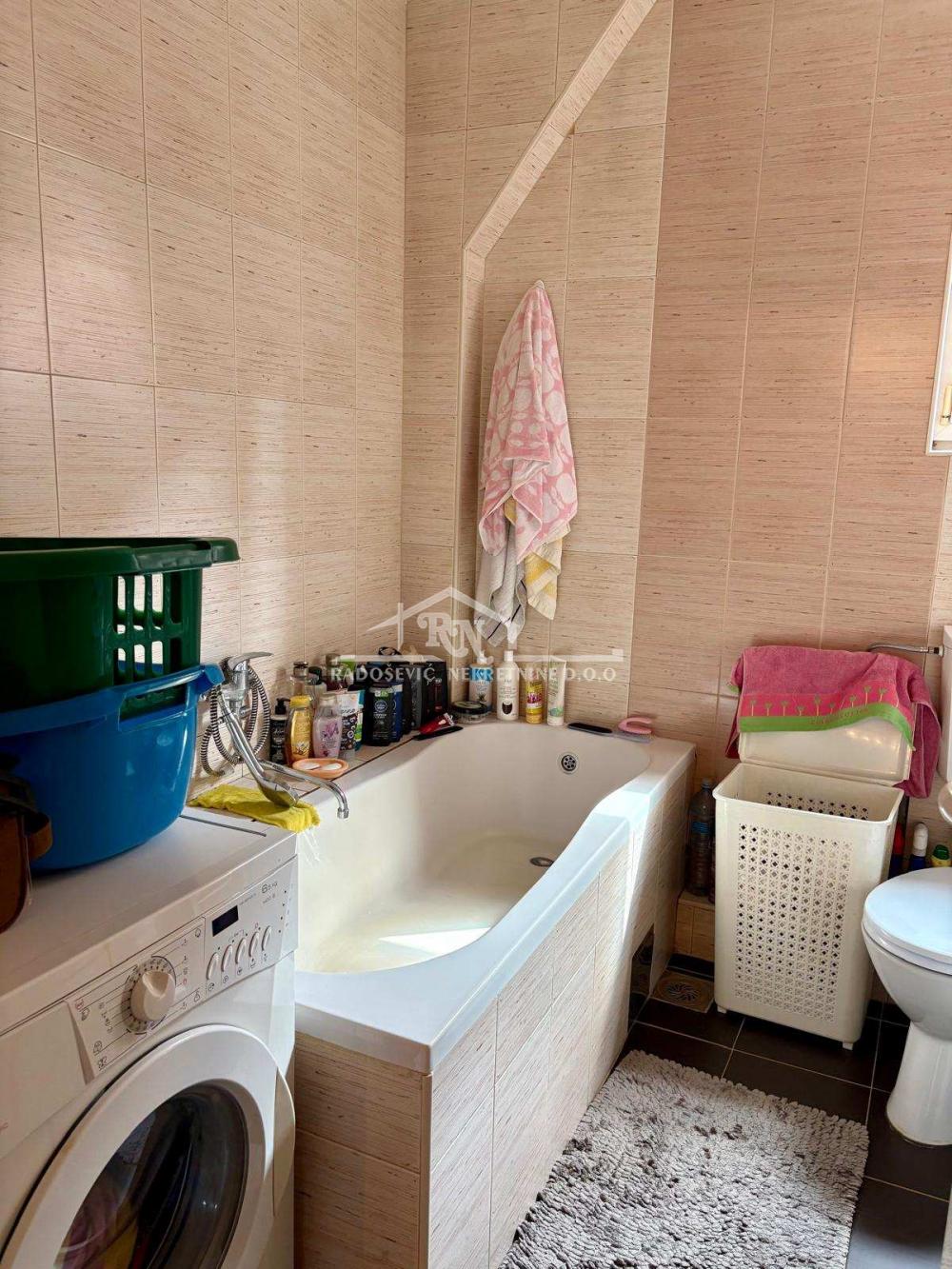 Četvorosoban stan na prodaju, Petlovo Brdo, Beograd, 89m², 170.000 €