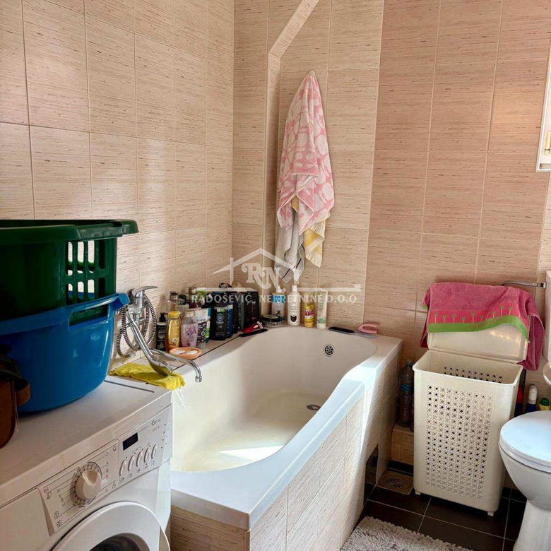 Četvorosoban stan na prodaju, Petlovo Brdo, Beograd, 89m², 170.000 €