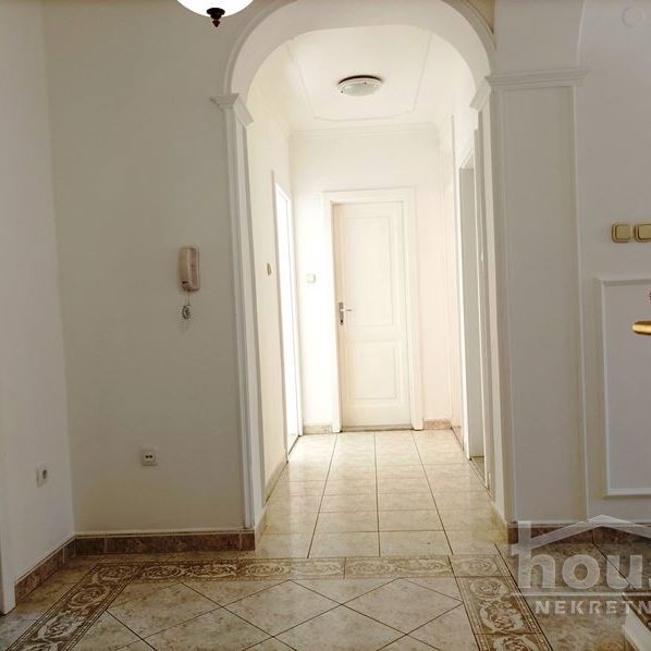 Kuća za izdavanje, Nova Detelinara, Novi Sad, 300m², 3.800 €/mes