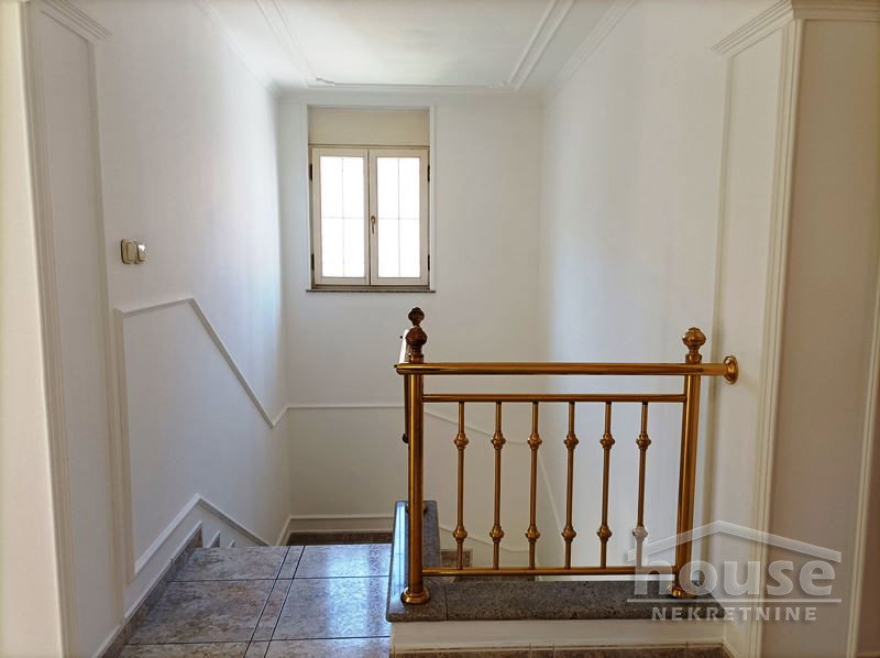 24-3 Kuća za izdavanje, Nova Detelinara, Novi Sad, 300m², 3.800 €/mes