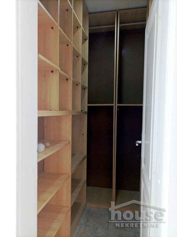 8-7 Kuća za izdavanje, Nova Detelinara, Novi Sad, 300m², 3.800 €/mes