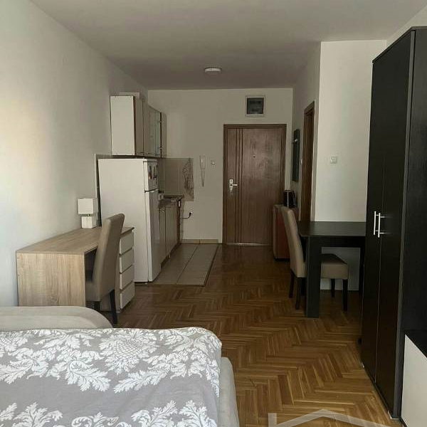 Stan Izdavanje Novi Sad  25 m2