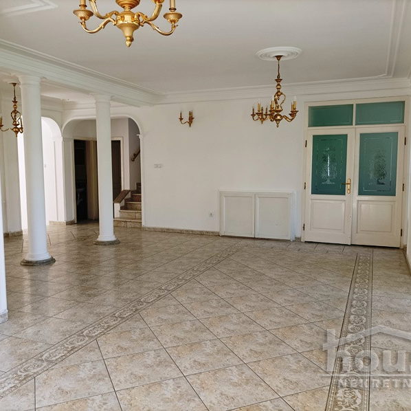 Kuća za izdavanje, Nova Detelinara, Novi Sad, 300m², 3.800 €/mes