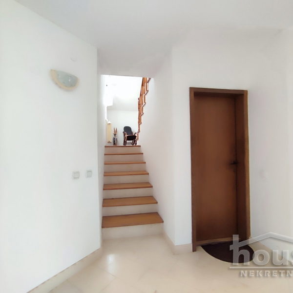 Kuća Prodaja Novi Sad  250 m2