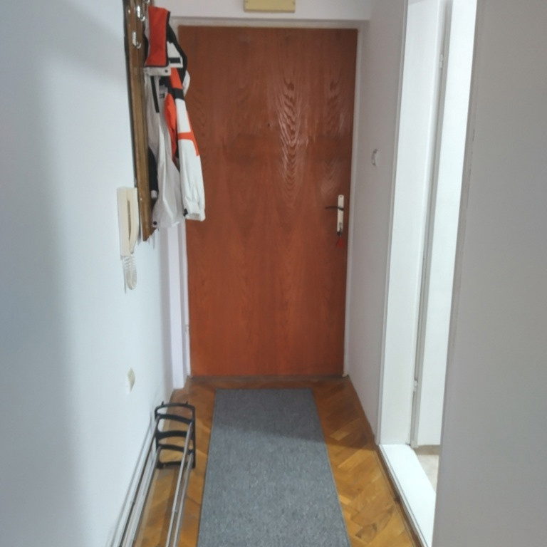 Jednoiposoban stan za izdavanje, Avijatičarsko Naselje, Novi Sad, 39m², 300 €/mes