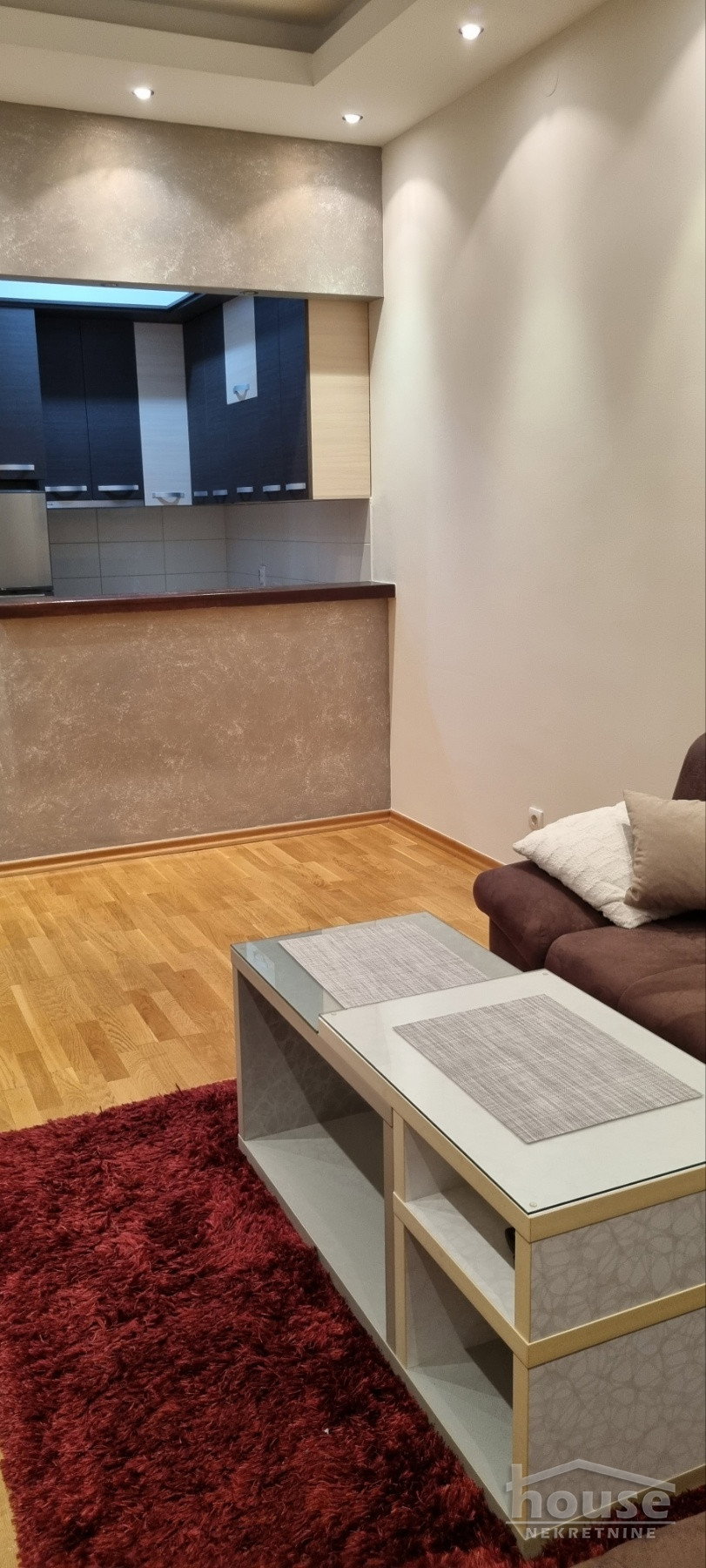 Dvosoban stan za izdavanje, Bulevar Oslobođenja, Novi Sad, 47m², 500 €/mes