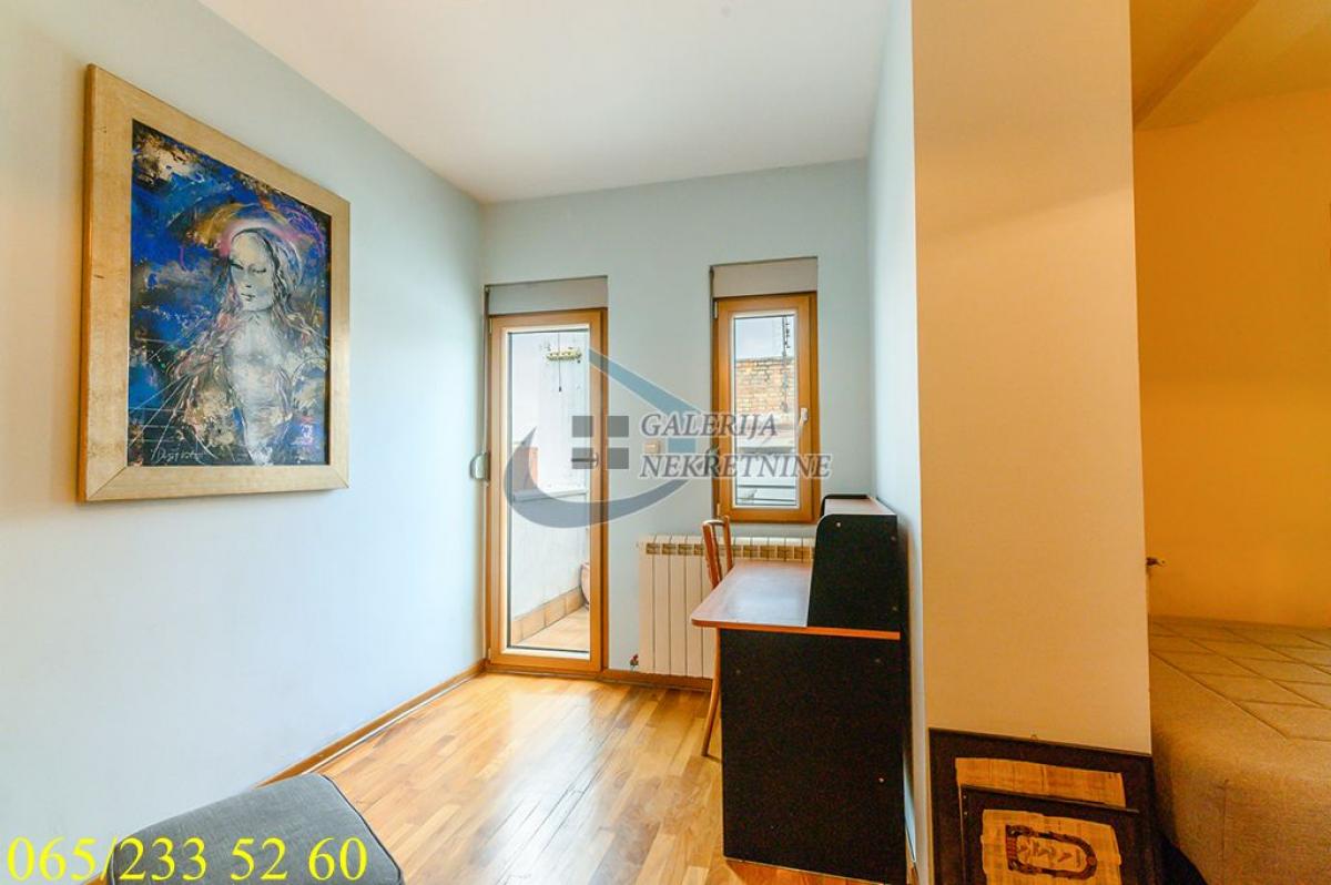 Trosoban stan na prodaju, Atelje 212, Beograd, 78m², 4. sprat, 315.000 €
