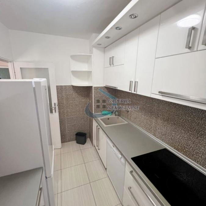 Trosoban stan na prodaju, Farmaceutski Fakultet, Beograd, 75m², 215.000 €