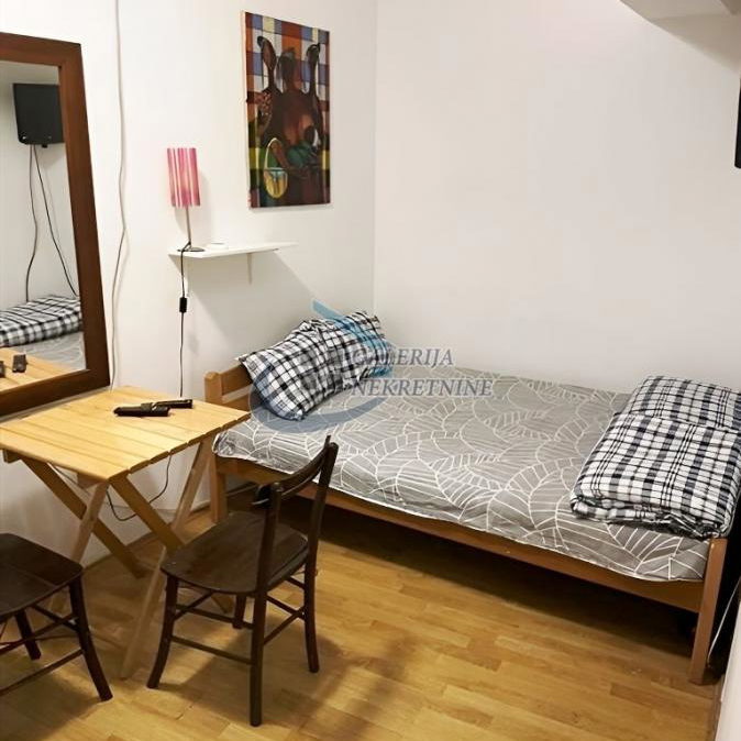 Petosoban stan na prodaju, Ekonomski Fakultet, Beograd, 101m², 1. sprat, 349.800 €