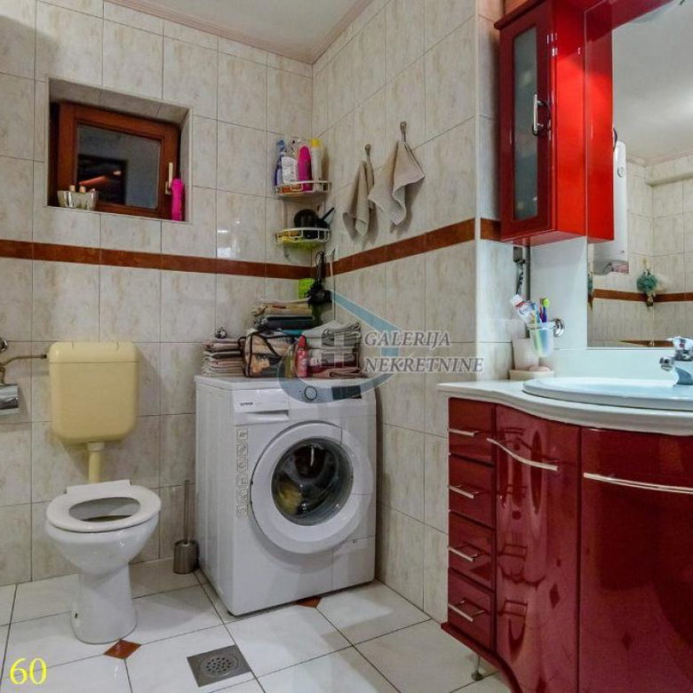 Četvorosoban stan na prodaju, Gundulićev Venac, Beograd, 104m², 5. sprat, 380.000 €