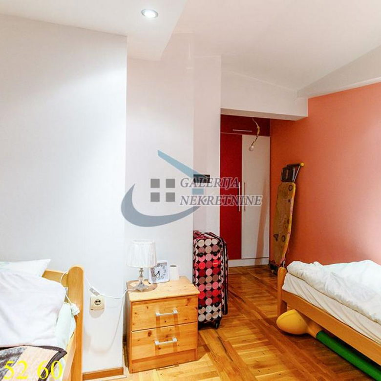 Trosoban stan na prodaju, Karaburma, Beograd, 72m², 4. sprat, 155.000 €