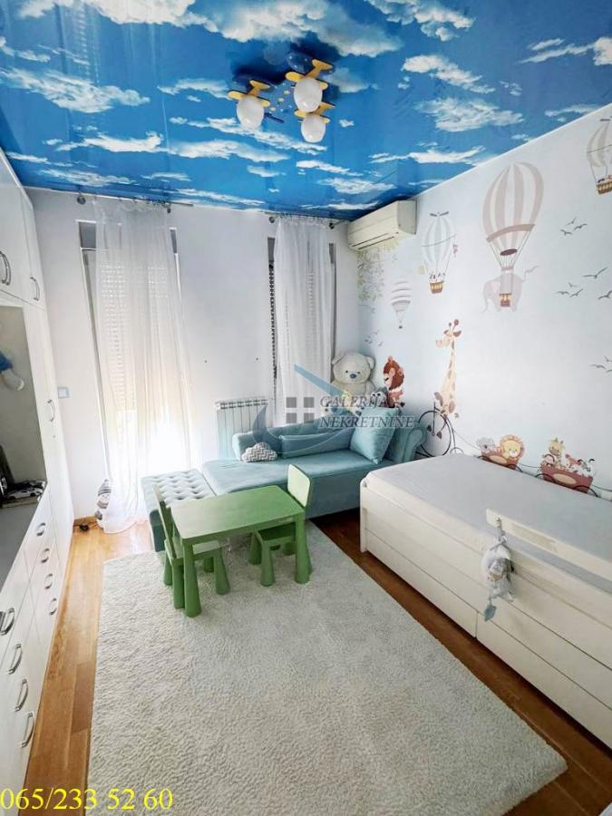 Četvoroiposoban stan na prodaju, Skojevsko Naselje, Beograd, 270m², 580.000 €