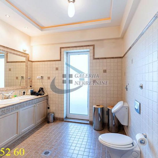 Petosoban stan na prodaju, FON, Beograd, 375m², 980.000 €