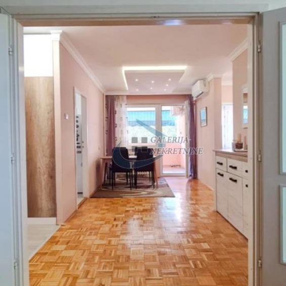 Trosoban stan na prodaju, Farmaceutski Fakultet, Beograd, 75m², 215.000 €