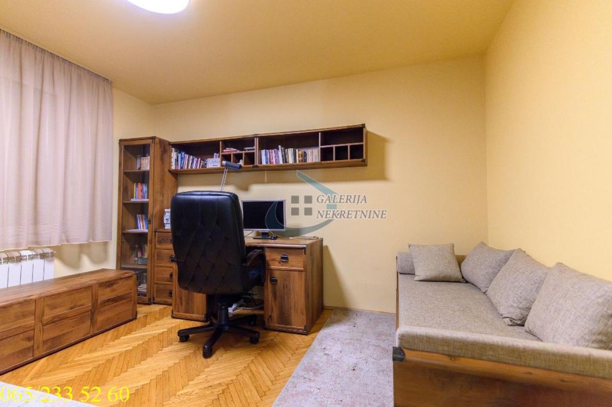 Četvorosoban stan na prodaju, Gradska Bolnica, Beograd, 104m², 3. sprat, 348.000 €
