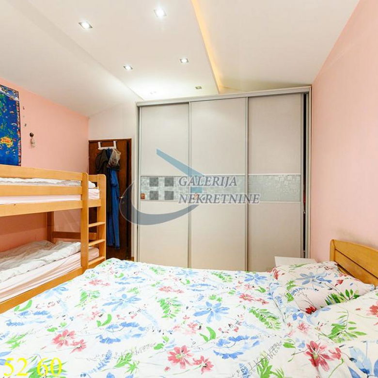 Trosoban stan na prodaju, Karaburma, Beograd, 72m², 4. sprat, 155.000 €