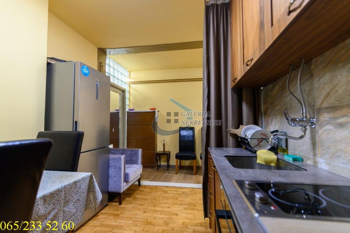 Četvorosoban stan na prodaju, Gradska Bolnica, Beograd, 104m², 3. sprat, 348.000 €