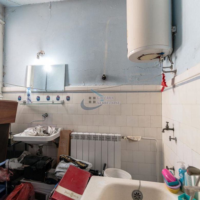 Trosoban stan na prodaju, Studentski Trg, Beograd, 77m², 4. sprat, 377.000 €