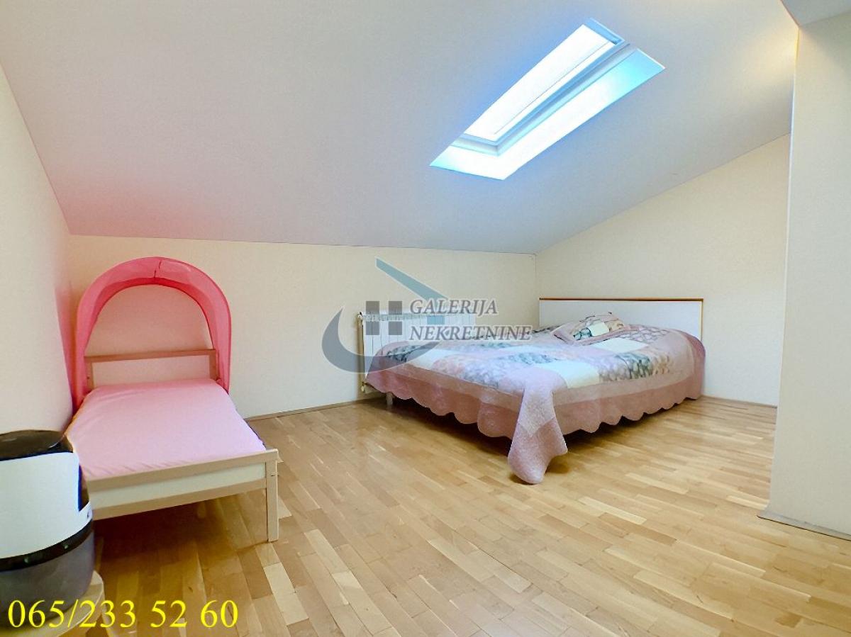 Četvoroiposoban stan na prodaju, Đeram Pijaca, Beograd, 157m², 375.000 €