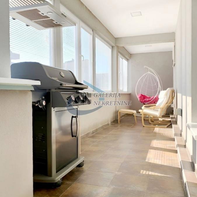 Četvoroiposoban stan na prodaju, Đeram Pijaca, Beograd, 157m², 375.000 €
