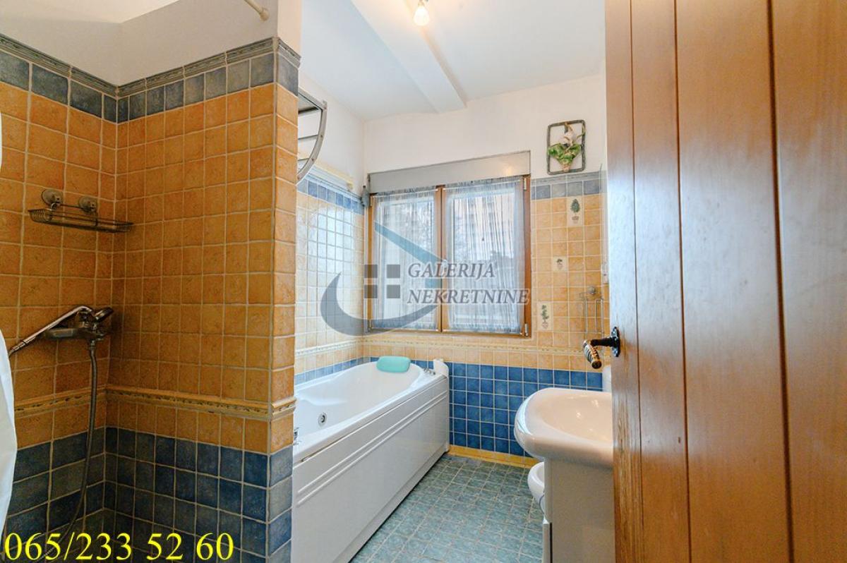 Trosoban stan na prodaju, Atelje 212, Beograd, 78m², 4. sprat, 315.000 €