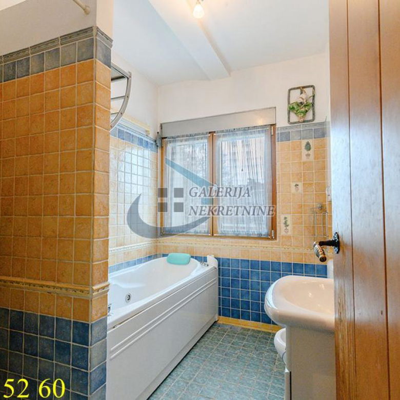 Trosoban stan na prodaju, Atelje 212, Beograd, 78m², 4. sprat, 315.000 €
