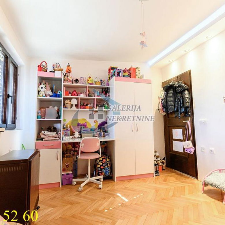 Četvorosoban stan na prodaju, Đeram Pijaca, Beograd, 81m², 300.000 €