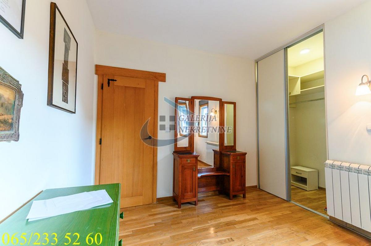 Trosoban stan na prodaju, Atelje 212, Beograd, 78m², 4. sprat, 315.000 €