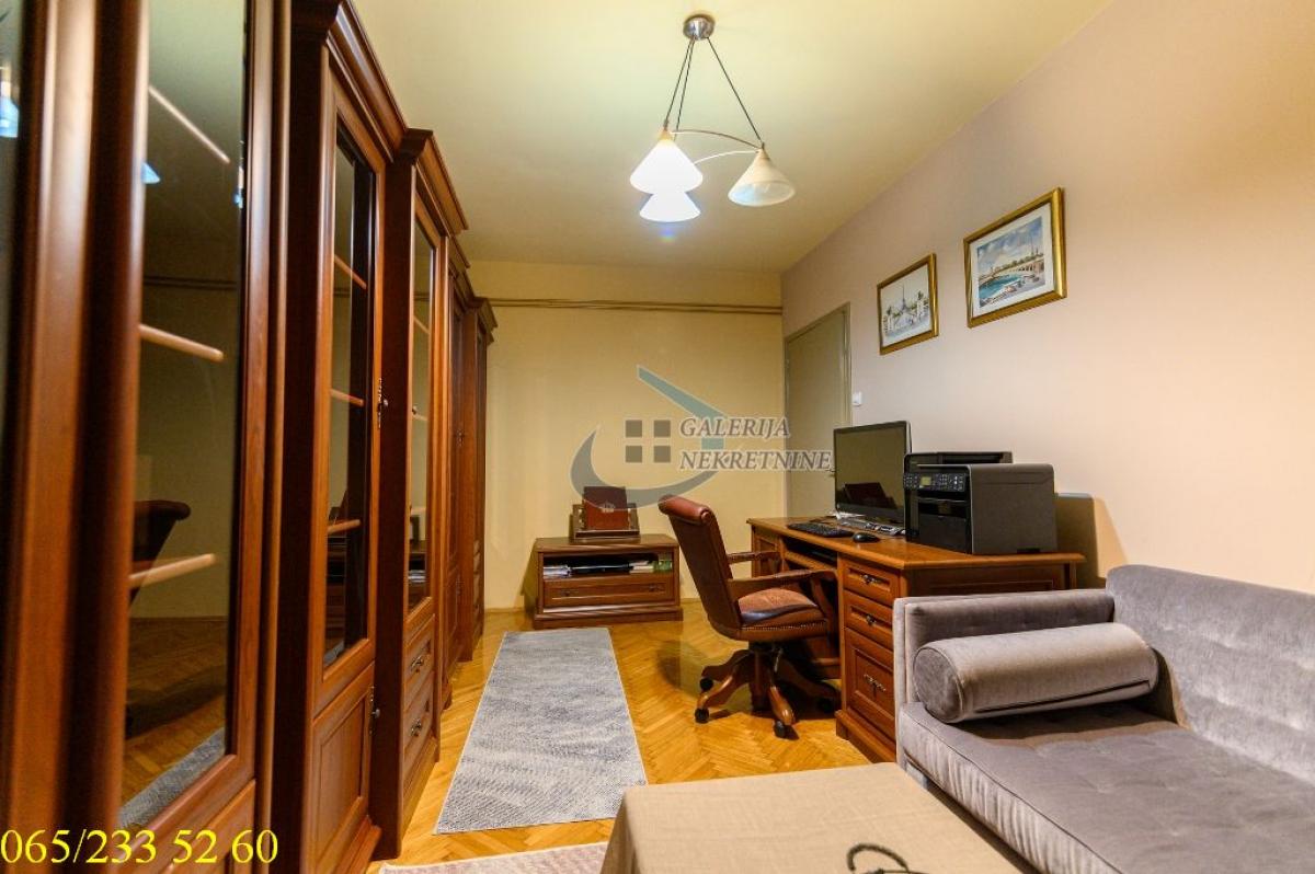 Četvorosoban stan na prodaju, Gradska Bolnica, Beograd, 104m², 3. sprat, 348.000 €