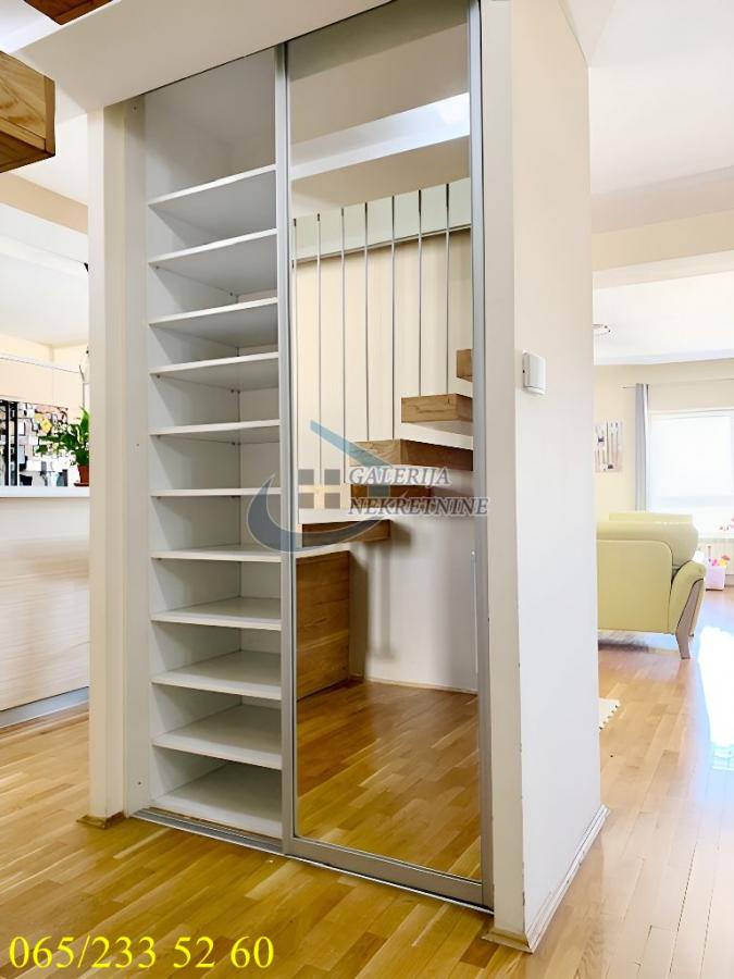 Četvoroiposoban stan na prodaju, Đeram Pijaca, Beograd, 157m², 375.000 €