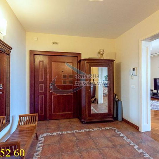 Petosoban stan na prodaju, FON, Beograd, 375m², 980.000 €