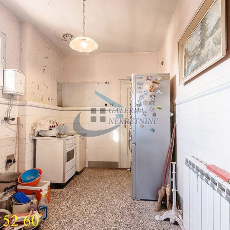 Trosoban stan na prodaju, Studentski Trg, Beograd, 77m², 4. sprat, 377.000 €