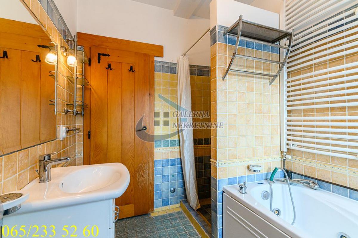 Trosoban stan na prodaju, Atelje 212, Beograd, 78m², 4. sprat, 315.000 €