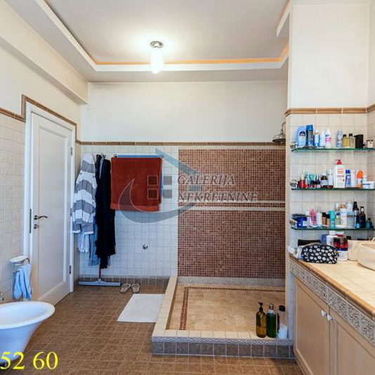 Petosoban stan na prodaju, FON, Beograd, 375m², 980.000 €