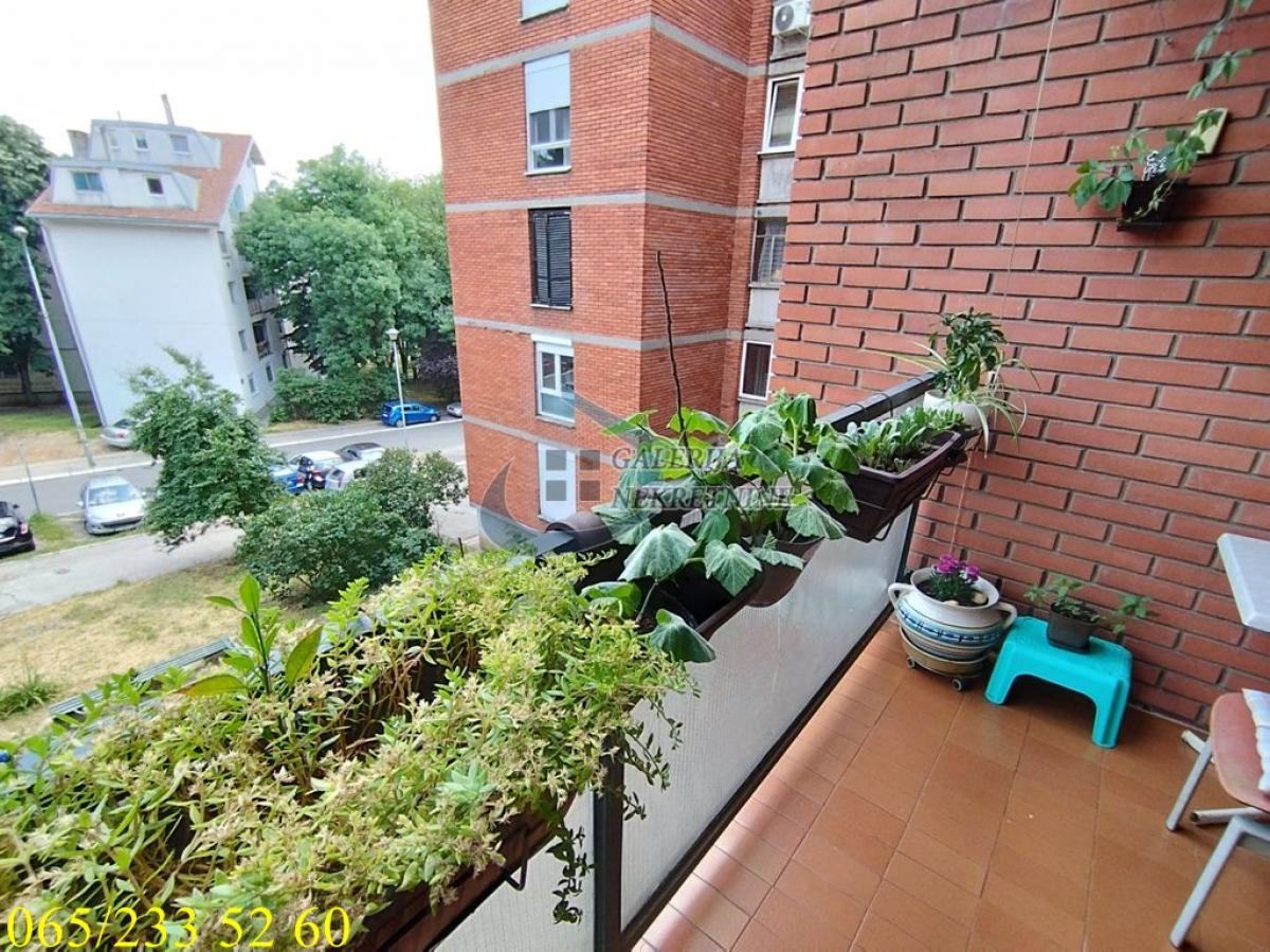 Troiposoban stan na prodaju, Labudovo Brdo, Beograd, 95m², 270.000 €