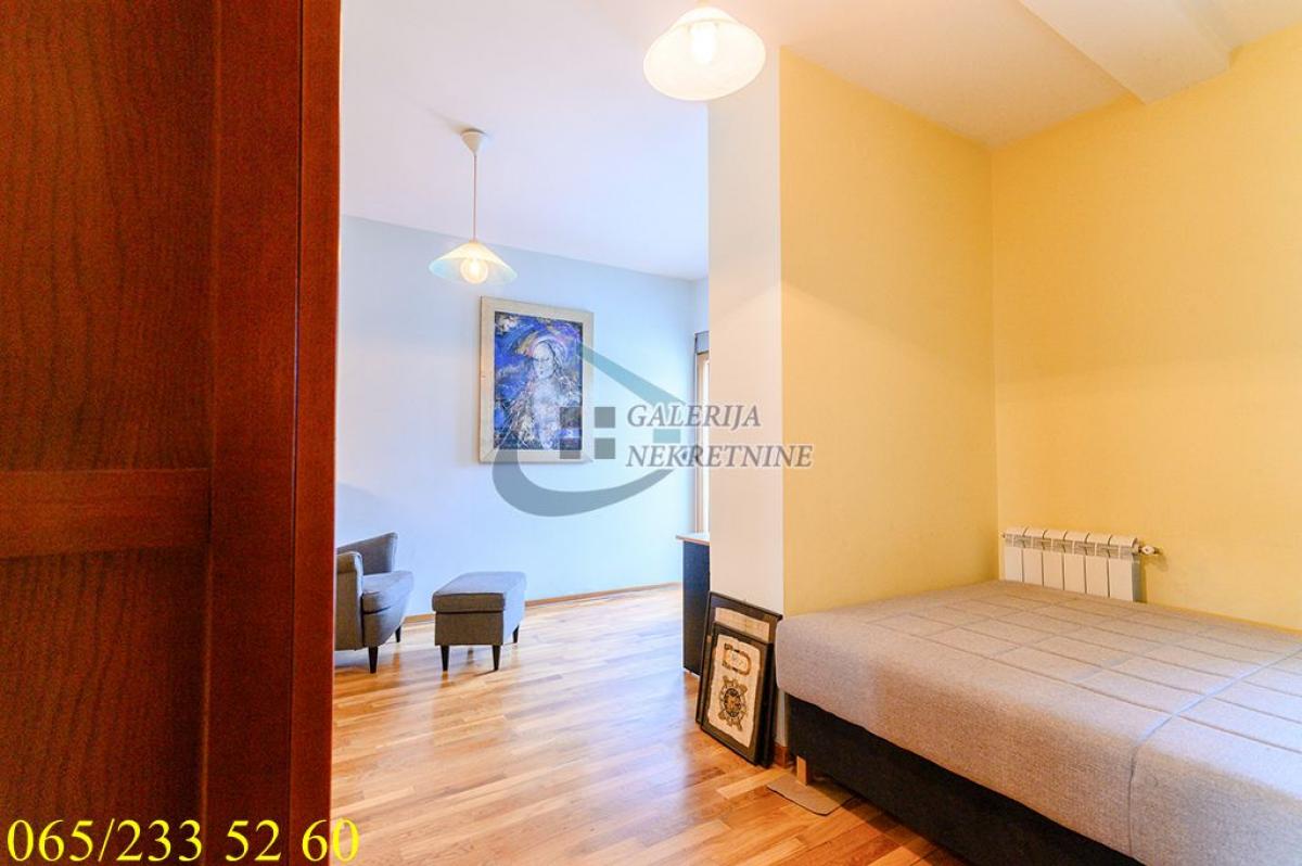 Trosoban stan na prodaju, Atelje 212, Beograd, 78m², 4. sprat, 315.000 €