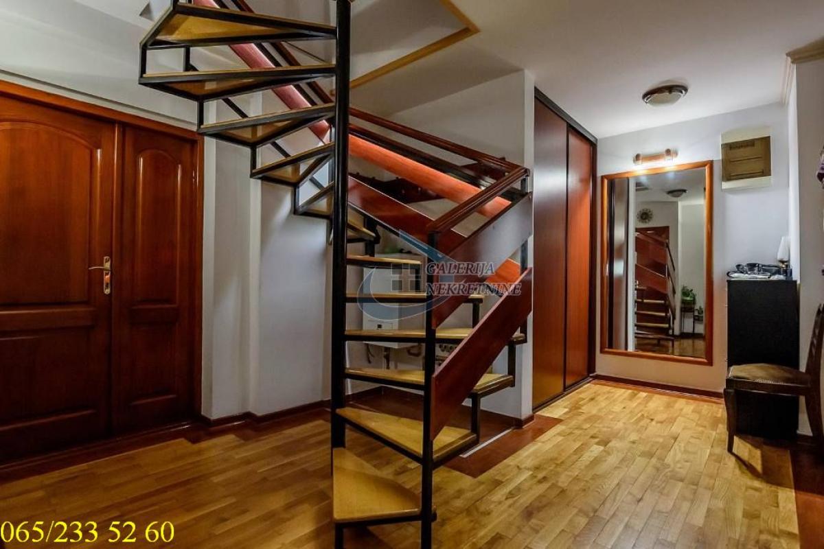 Četvorosoban stan na prodaju, Gundulićev Venac, Beograd, 104m², 5. sprat, 380.000 €