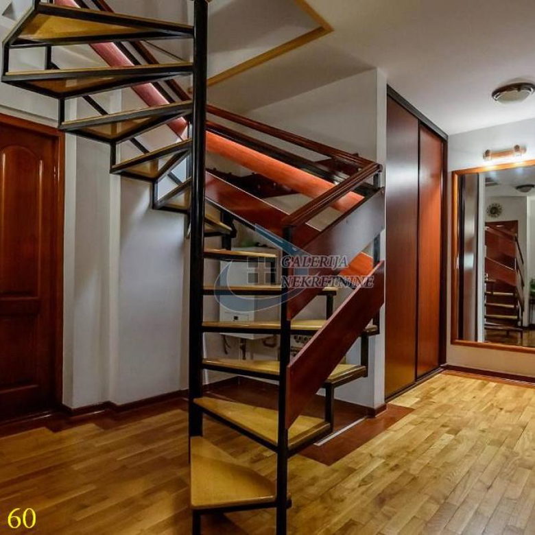 Četvorosoban stan na prodaju, Gundulićev Venac, Beograd, 104m², 5. sprat, 380.000 €