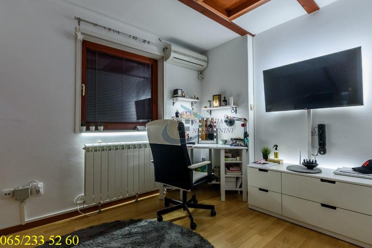 Četvorosoban stan na prodaju, Gundulićev Venac, Beograd, 104m², 5. sprat, 380.000 €